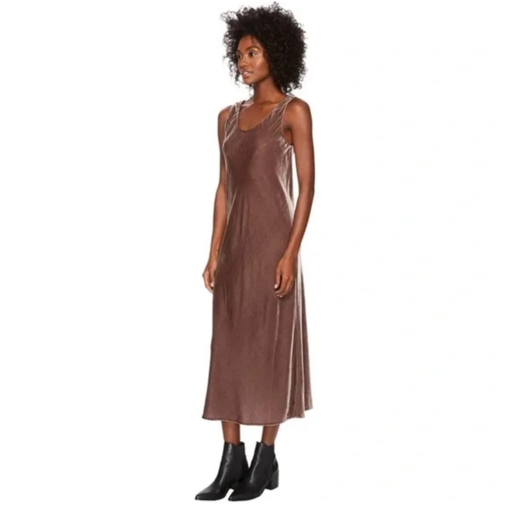 Vince velvetine midi dress. - Picture 11 of 12
